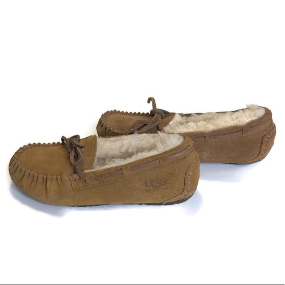 UGG Other - Ugg Dakota Slipper, size 13 kids